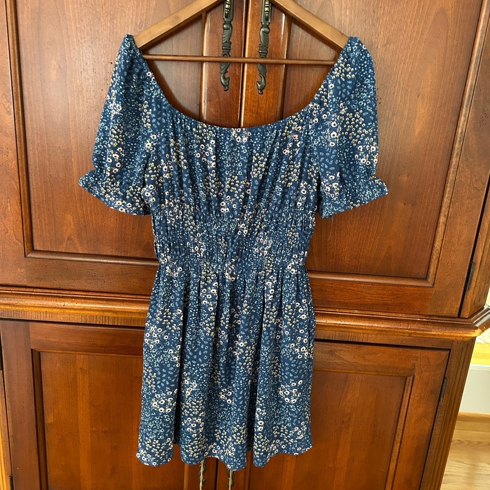 Super Cute Floral Blue short  Dress size medium